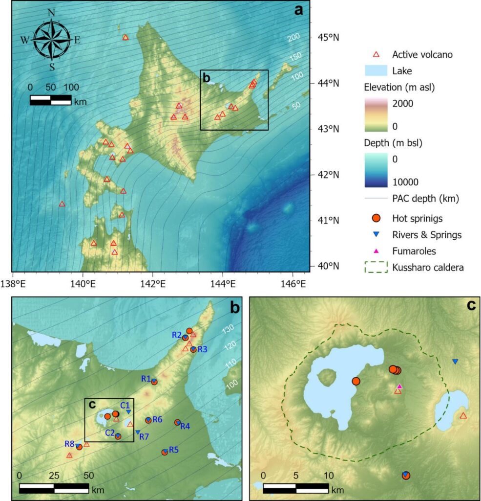 北海道・屈斜路カルデラ周辺の研究対象地域と、温泉・河川・湧水・火山噴気の調査地点を示した地図。